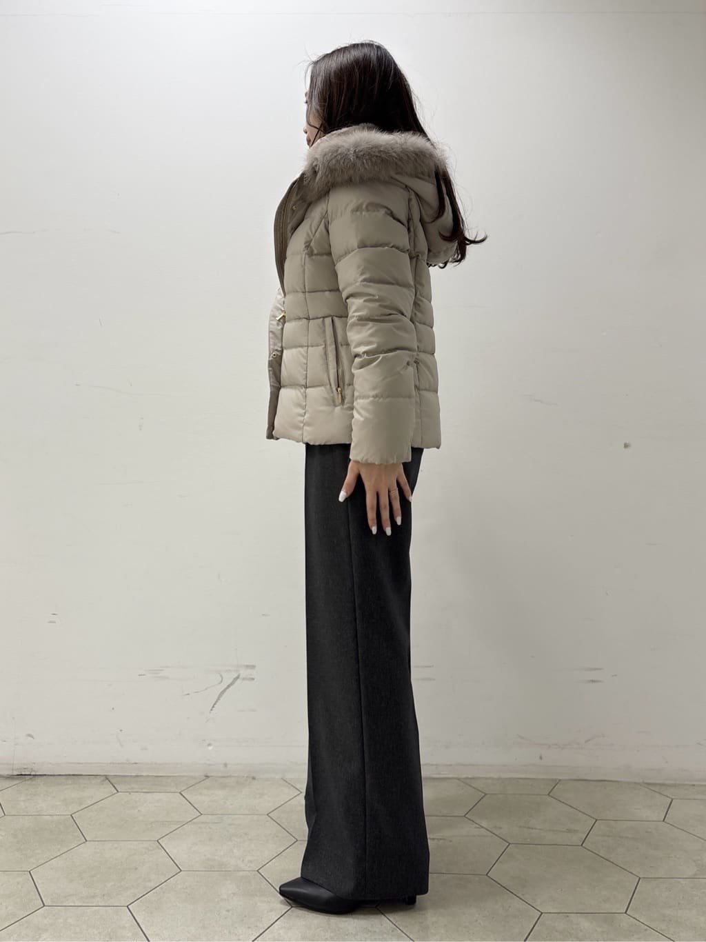 kahoさんの「INDIVI｜【名品／撥水／抗菌防臭】ショート丈リサイクルダウンコート」を使ったコーディネート