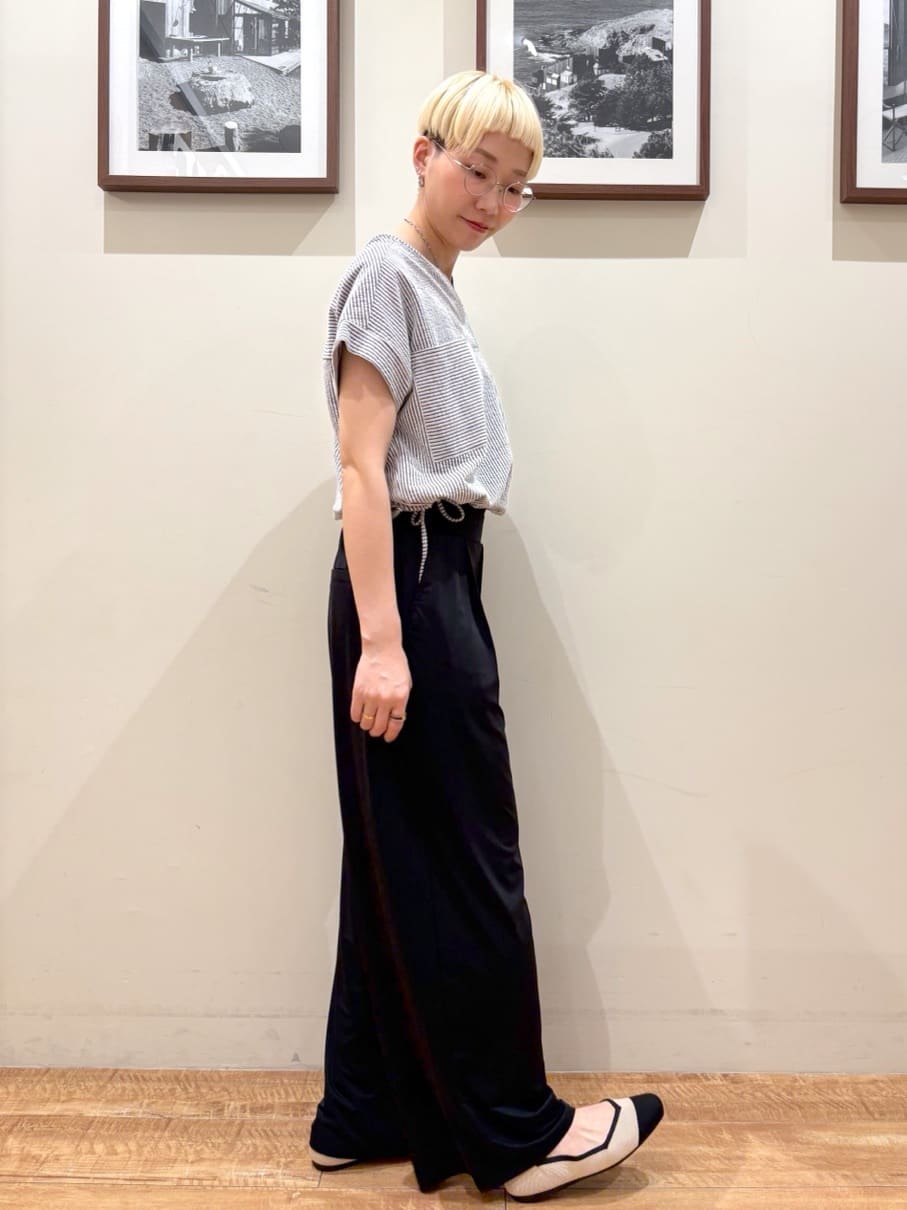 Ayumiさんの「SHOO･LA･RUE｜【洗える/S-LL】シルエット変化を楽しめる サッカーストライプ柄スキッパートップス」を使ったコーディネート