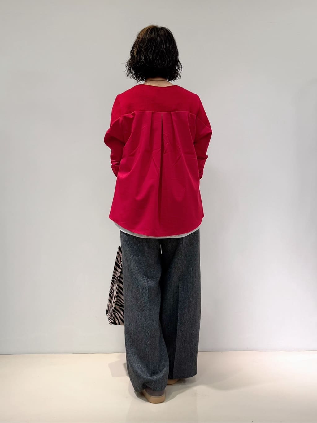 Uさんの「INDIVI｜【褒められパンツ/ウール調素材】ラメ混ワイドパンツ」を使ったコーディネート