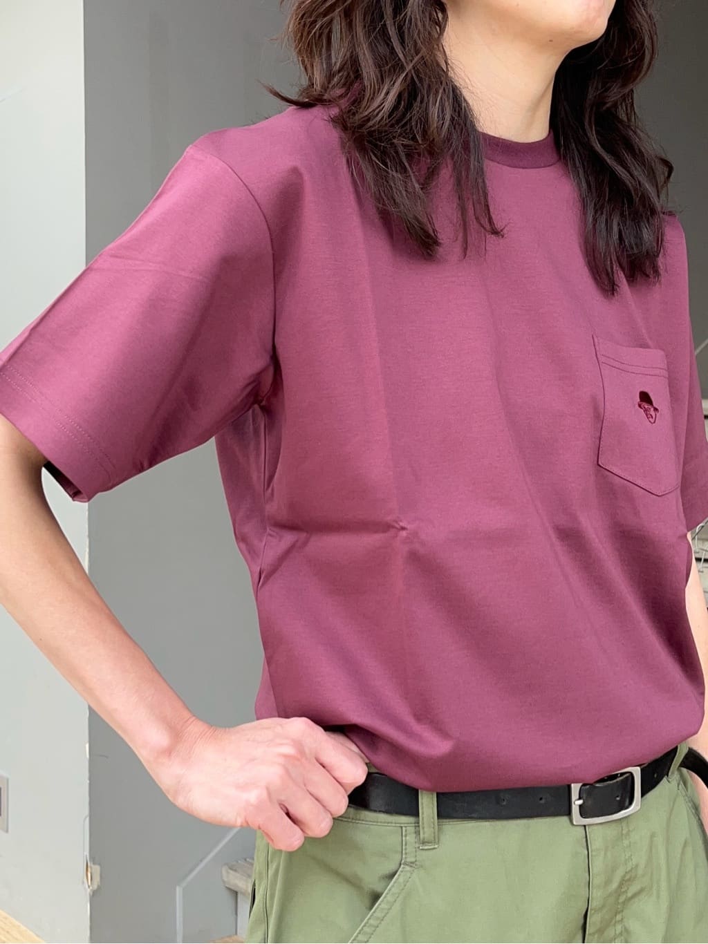 神野（jinno）さんの「TAKEO KIKUCHI｜【COOL CITY WEAR】ワンポイント刺しゅう ポケットTシャツ /接触冷感」を使ったコーディネート