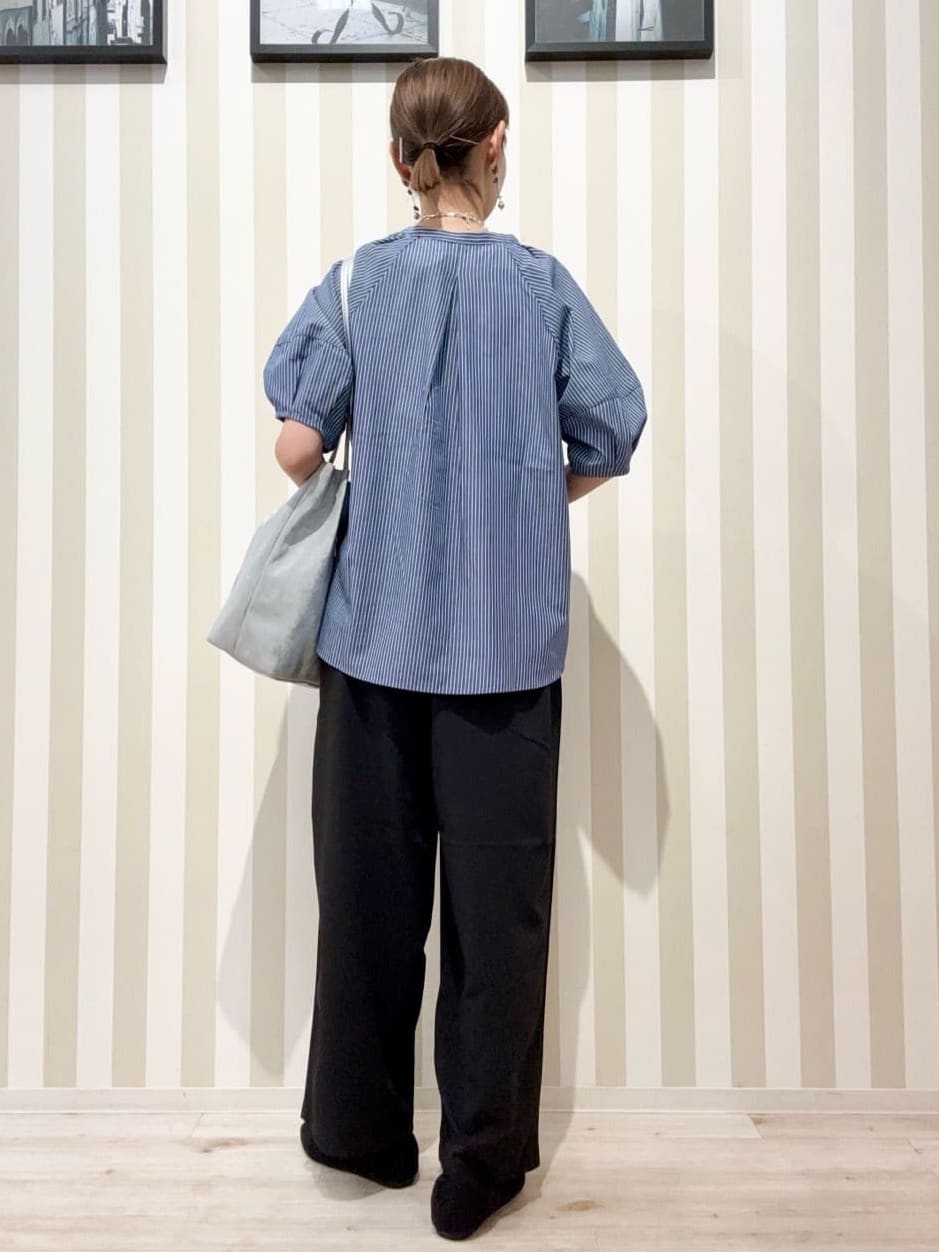 まつこさんの「SHOO･LA･RUE｜【S-LL/洗濯後しわになりにくい】ランタンスリーブで女性らしく 5分袖スキッパーブラウス」を使ったコーディネート
