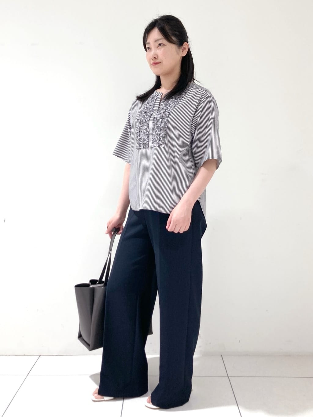 momokoさんの「INDIVI｜【洗える】胸元タックフリルブラウス」を使ったコーディネート