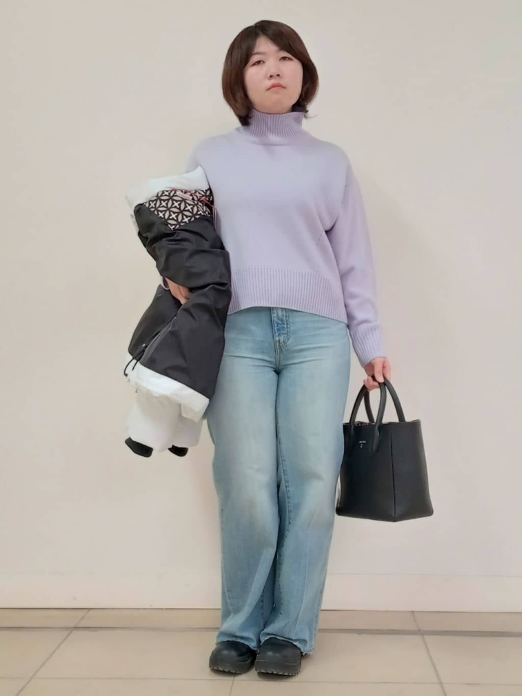 emiさんの「DRESSTERIOR｜センタープレス ワイドストレートデニム」を使ったコーディネート