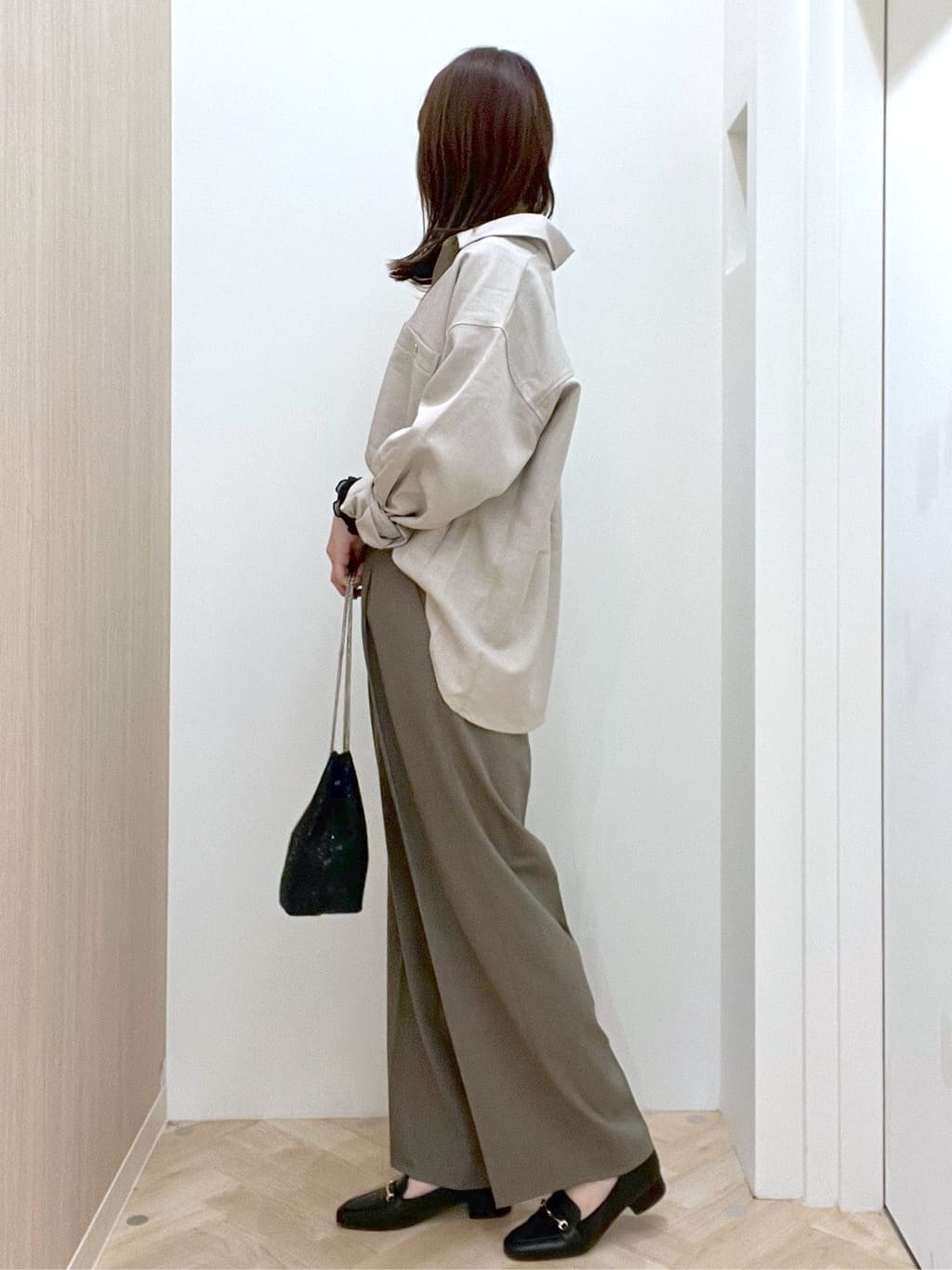  おまつさんの「grove｜【カセット服/選べる着丈】洗濯機で洗えるオーバーシャツ」を使ったコーディネート