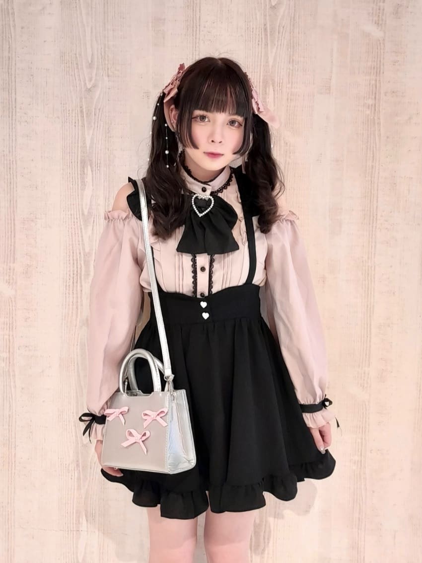 HUANG WEIHSUANさんの「ESPERANZA｜リボン2WAYショルダーバッグ」を使ったコーディネート