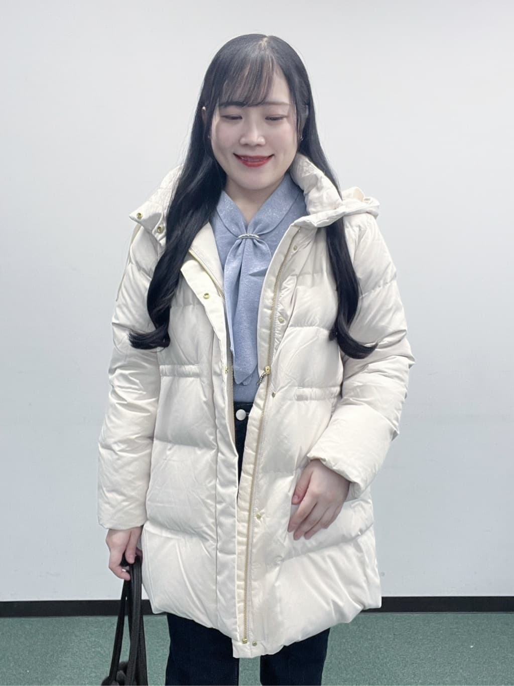 Hitomiさんの「index｜KAWADAダウンドロストミドルコート【撥水／洗濯機OK／2WAY／静電気防止裏地】《XS～3L》」を使ったコーディネート