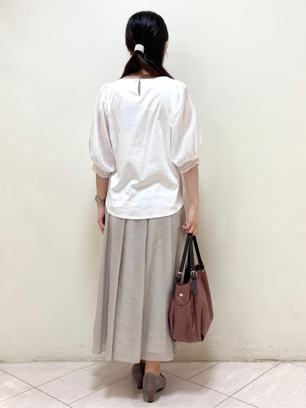 mikiさんの「Reflect｜【マシンウォッシュ可／セットアップ可】シアーボックスタックプリーツスカート」を使ったコーディネート