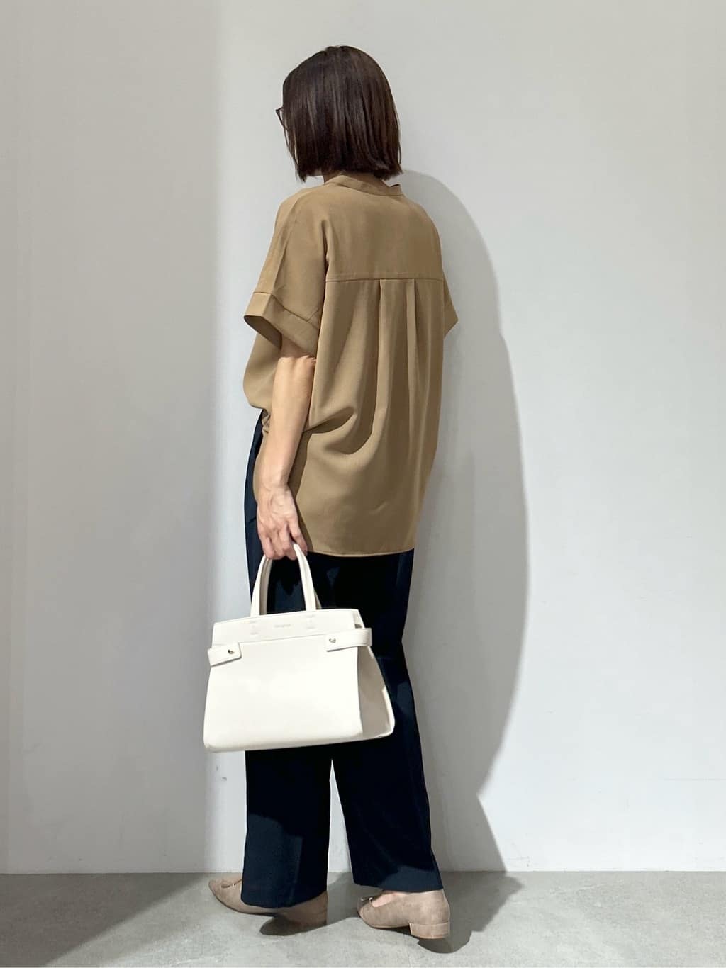 NAKAさんの「OPAQUE.CLIP｜《5色展開／SS-LLサイズ》スキッパー金ボタンブラウス／セットアップ対応【防シワ／ストレッチ／洗濯」を使ったコーディネート