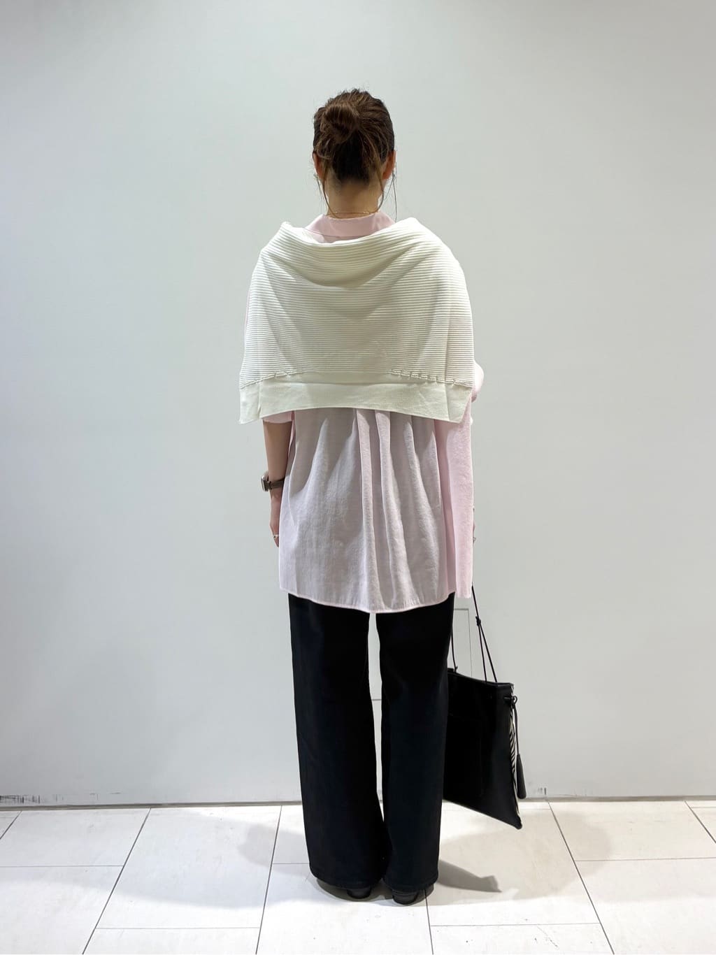 KAOさんの「INDIVI｜【体型カバー／清涼感】シアーオーバーシャツ」を使ったコーディネート