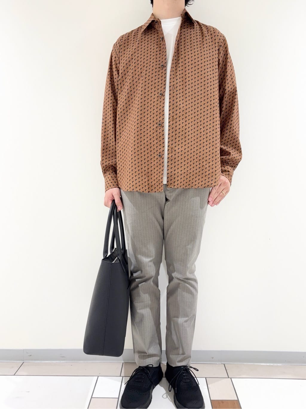 及川さんの「TAKEO KIKUCHI｜ボーラーハット柄 長袖シャツ」を使ったコーディネート