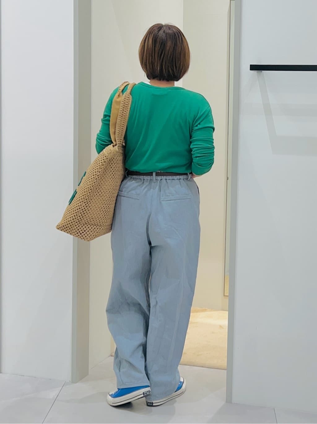 タナさんの「THE SHOP TK｜シアーフライスVカーデ」を使ったコーディネート