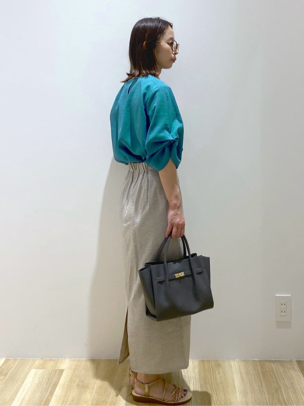 えりさんの「OPAQUE.CLIP｜《美人百花掲載》ストレッチリネンライクタイトスカート【洗濯機洗い可】」を使ったコーディネート