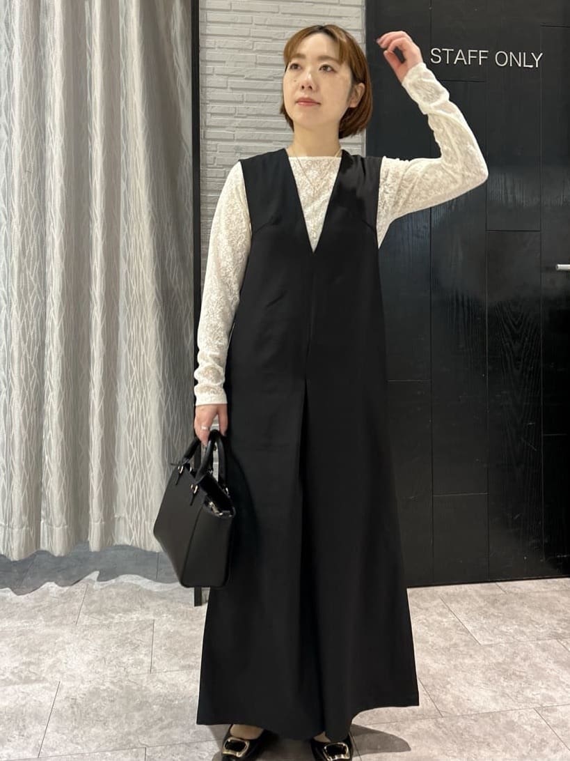 ga_riさんの「THE SHOP TK｜【きれいめにもカジュアルにも】Vネックオールインワン」を使ったコーディネート