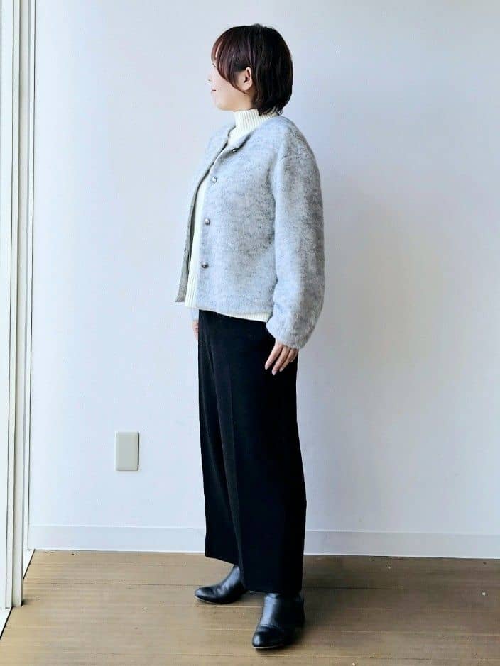 やじまさんの「UNTITLED｜【ジャケット風/メタルボタン】アルパカ混シャギーカーディガン」を使ったコーディネート