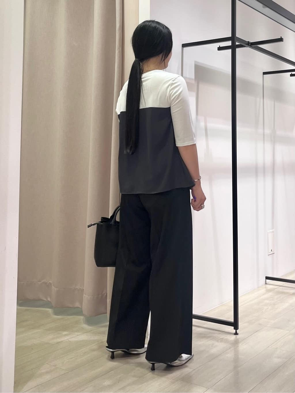 hasuさんの「INDIVI｜【セットアップ可能】ビスチェレイヤード風トップス」を使ったコーディネート