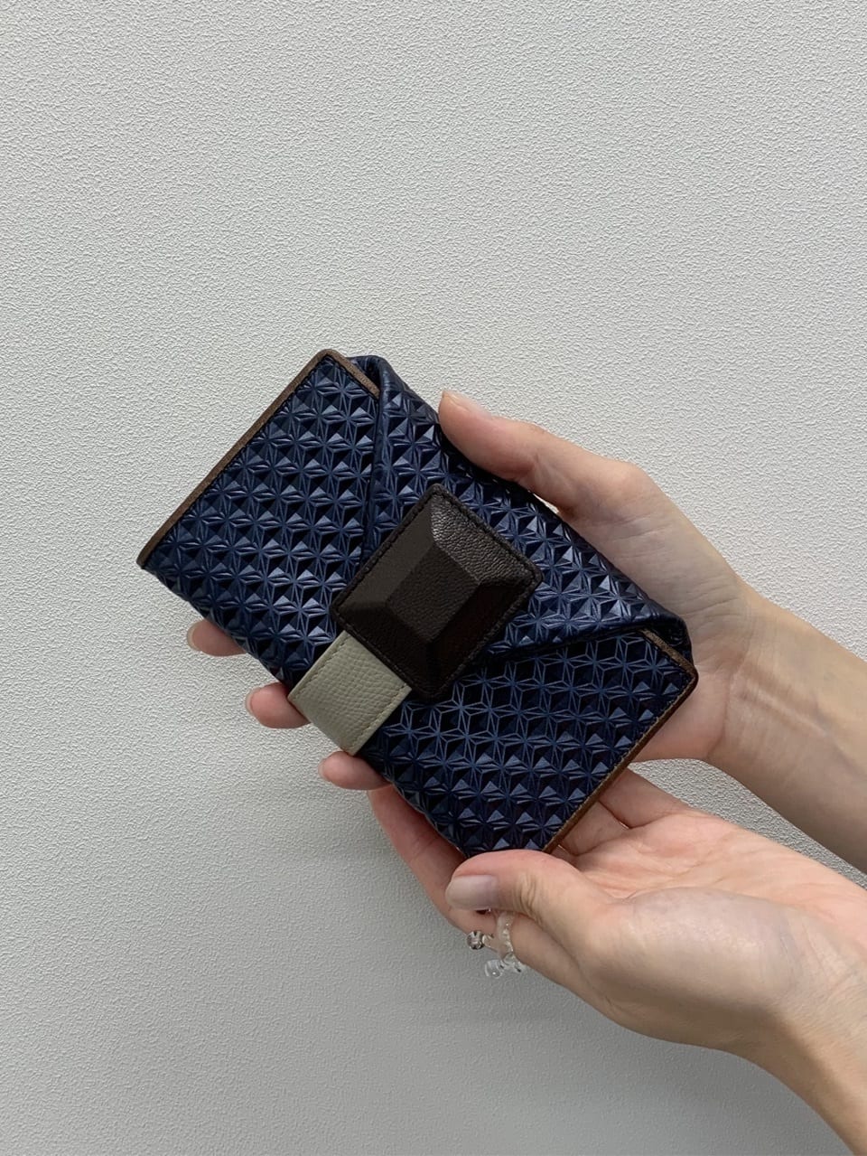 Kさんの「HIROKO HAYASHI｜CARATI（カラーティ）長財布ミニ」を使ったコーディネート