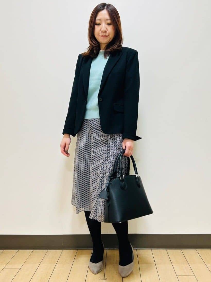 miiiさんの「Reflect｜【秋映え／単品使い◎／すっきり見え】ブローチ付きニットアンサンブル」を使ったコーディネート