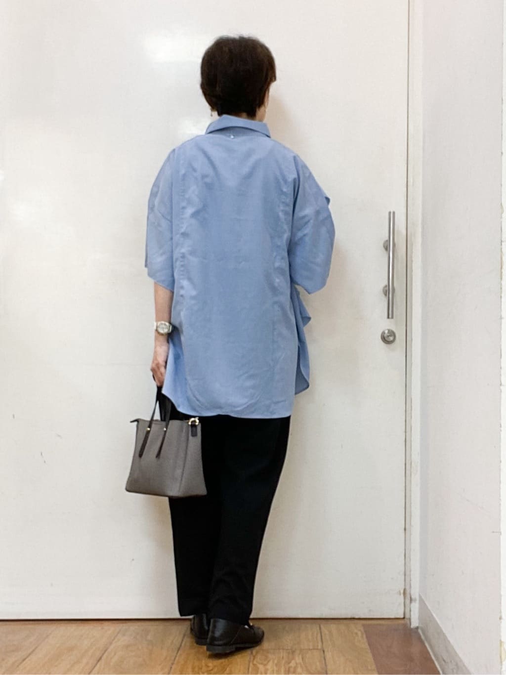 みぃさんの「SHOO･LA･RUE｜【洗える/S-LL】大きめのフリルが印象的 デザインブラウス」を使ったコーディネート