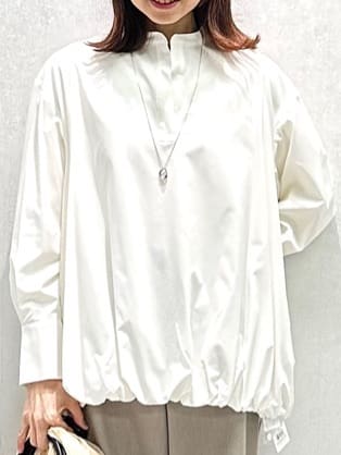 Miwaさんの「UNTITLED｜【手洗い／88cm正方形】バイカラーハーネススカーフ」を使ったコーディネート