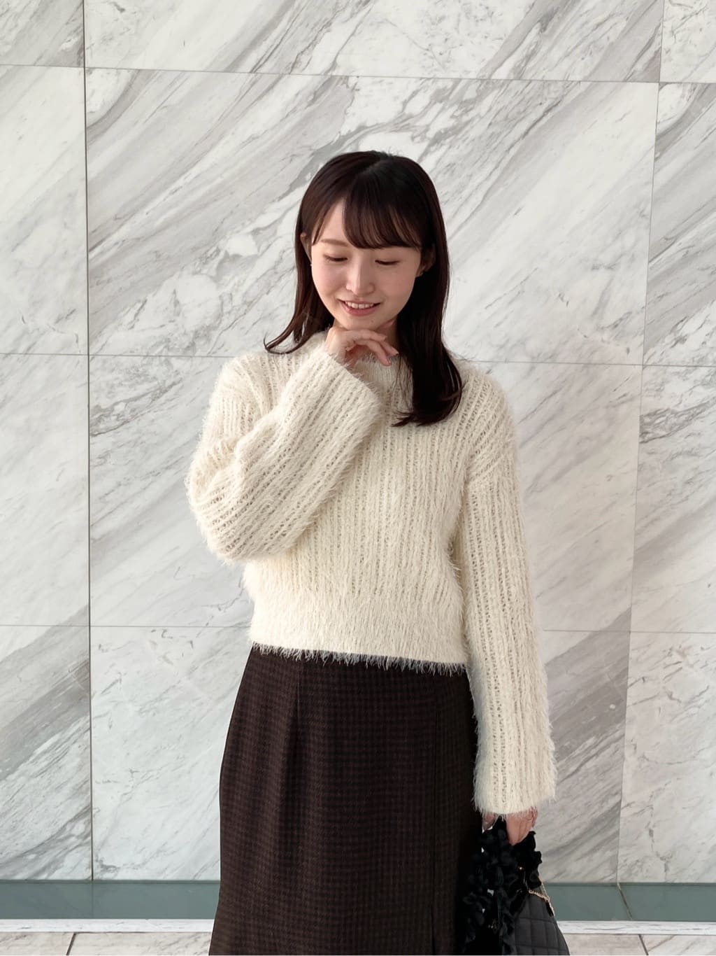 みさかさんの「index｜透かし編みショートフェザーニット【洗濯機OK】」を使ったコーディネート