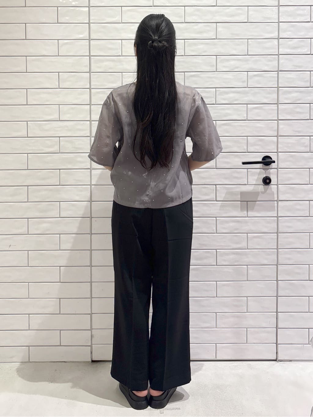 ayumiさんの「OPAQUE.CLIP｜シアービジューブラウス【手洗い可】」を使ったコーディネート