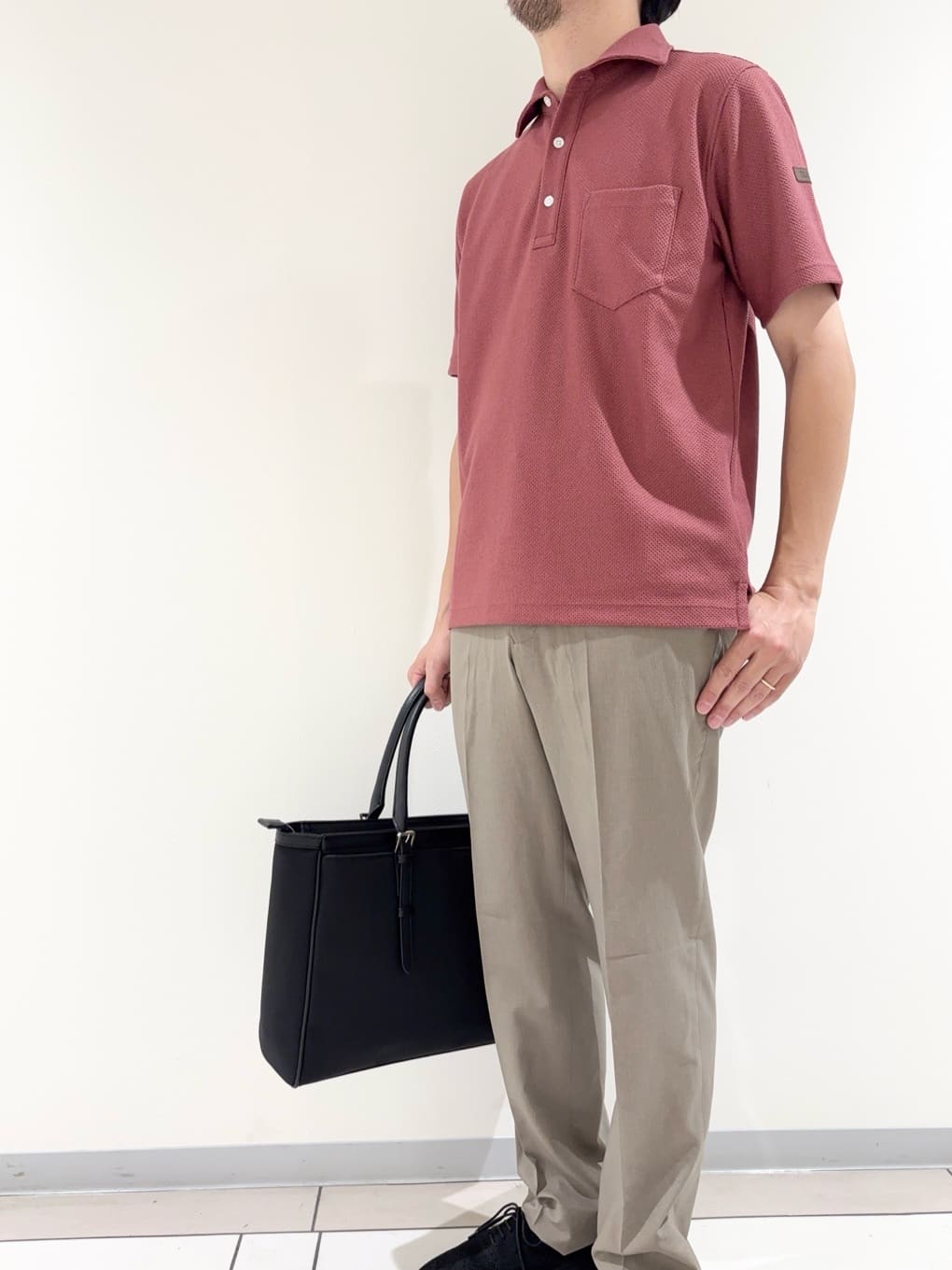 及川さんの「TAKEO KIKUCHI｜【COOL CITY WEAR】アーバンクール パンツ /接触冷感・吸水速乾」を使ったコーディネート