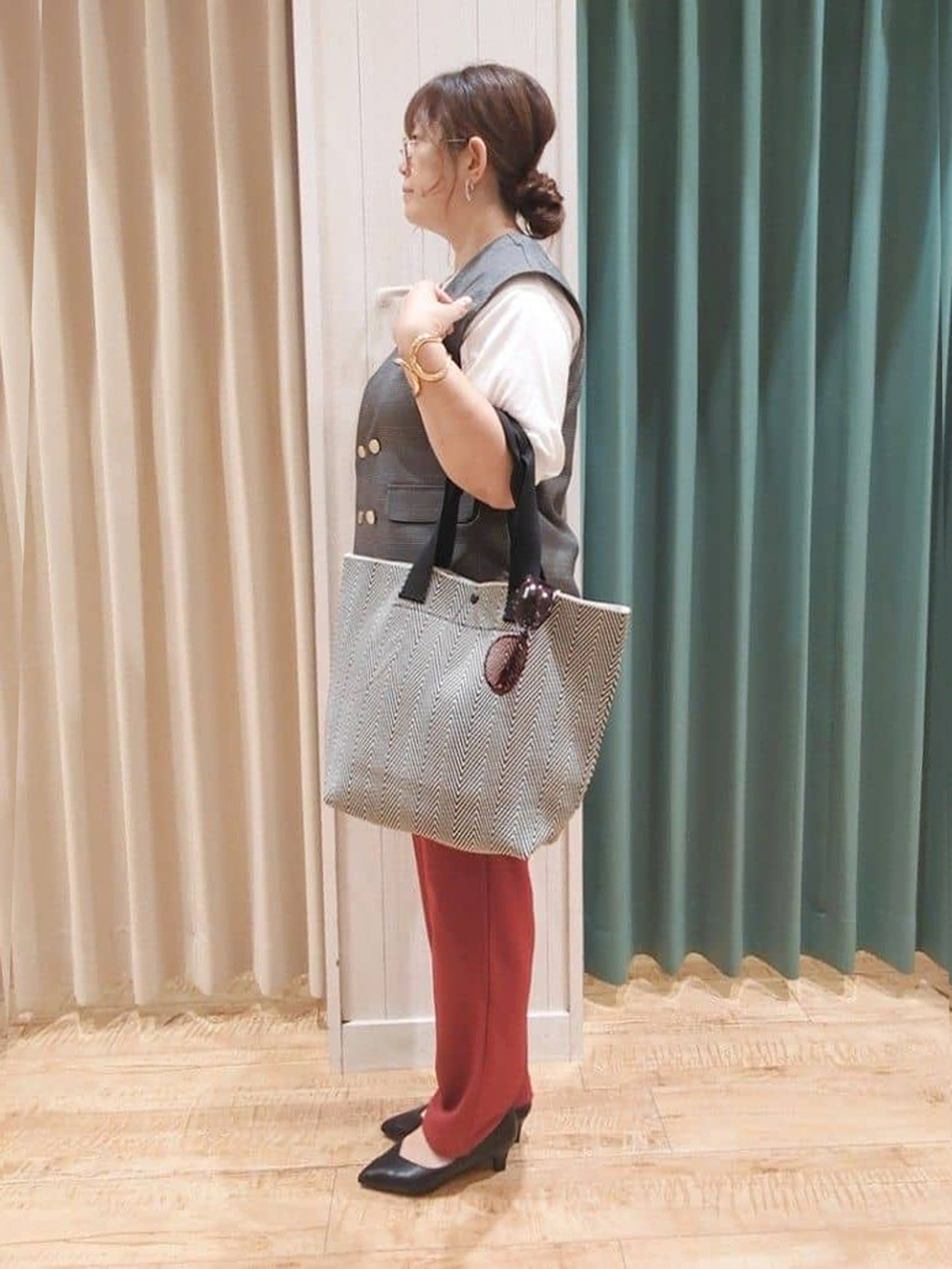タガさんの「SHOO･LA･RUE｜【S-LL/セットアップ可/洗濯後しわになりにくい】ダブルベスト」を使ったコーディネート