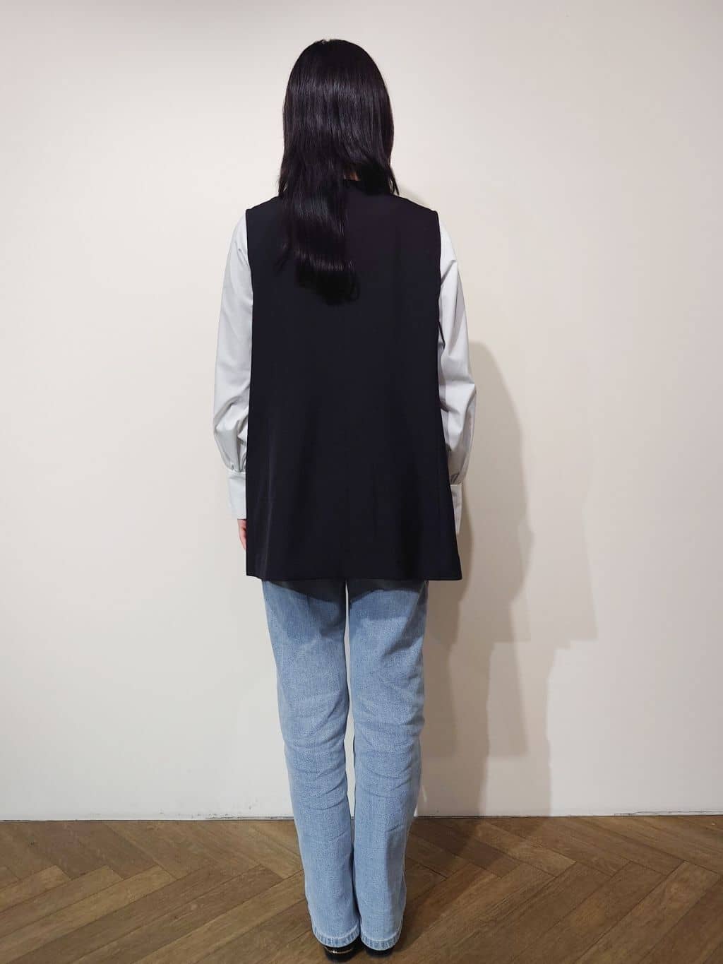 Uさんの「OPAQUE.CLIP｜◆ノーカラーVネックジレ／セットアップ対応【洗濯機洗い可】」を使ったコーディネート
