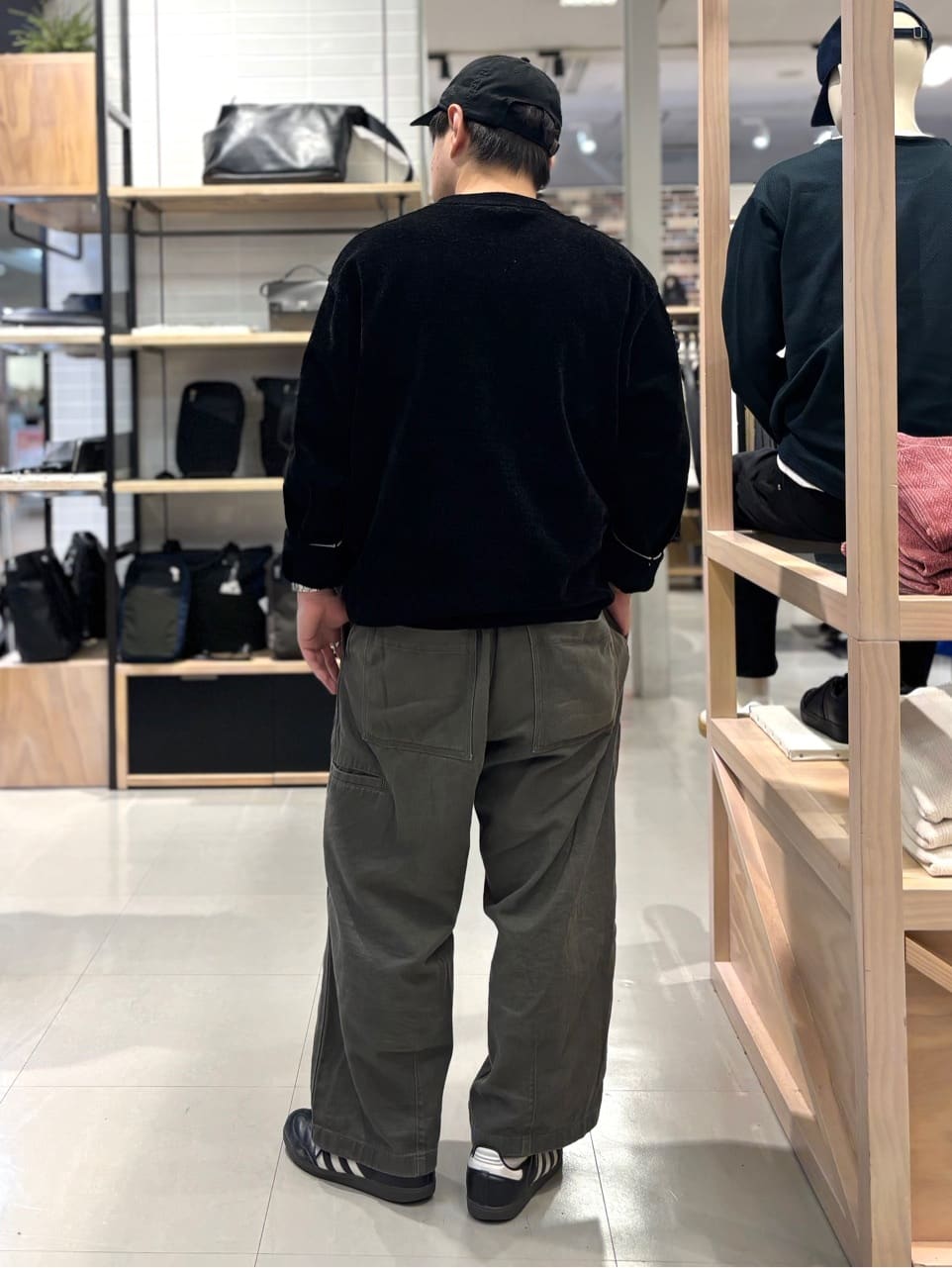 タニさんの「THE SHOP TK｜【触れるたびに心地良い】ライトモールニット　洗濯機OK/ユニセックスでおすすめ！」を使ったコーディネート