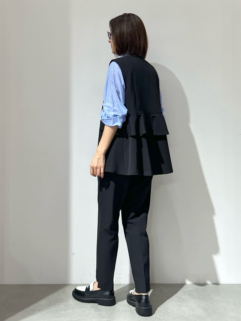 NAKAさんの「OPAQUE.CLIP｜ステップヘムテーパードパンツ／セットアップ対応可【洗濯機洗い可】」を使ったコーディネート