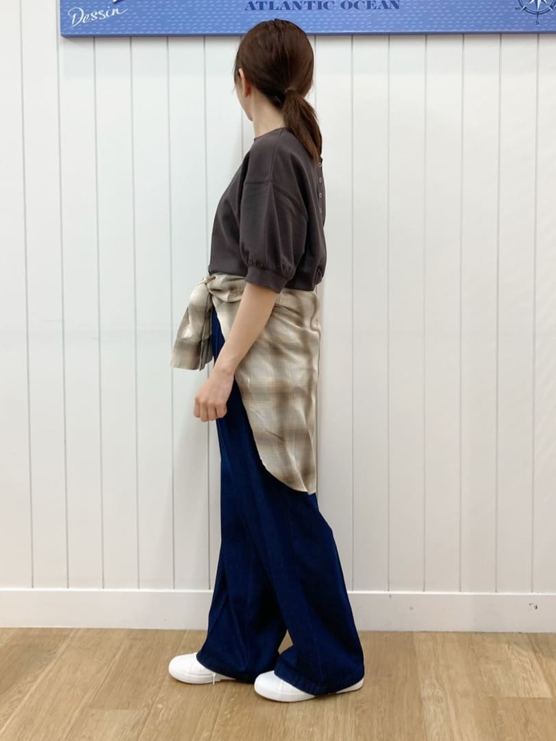 yoshiさんの「Dessin｜【360度可愛い/前後2WAY/洗える】ライトコットンヘンリーカットソー」を使ったコーディネート