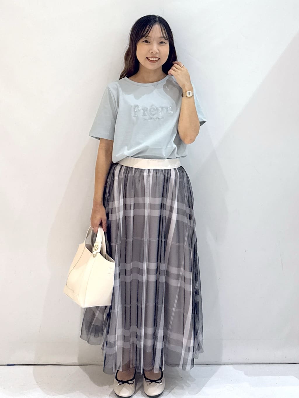 hirokoさんの「OPAQUE.CLIP｜スパンコール刺繍ロゴTシャツ【洗濯機洗い可／接触冷感／UVケア】」を使ったコーディネート