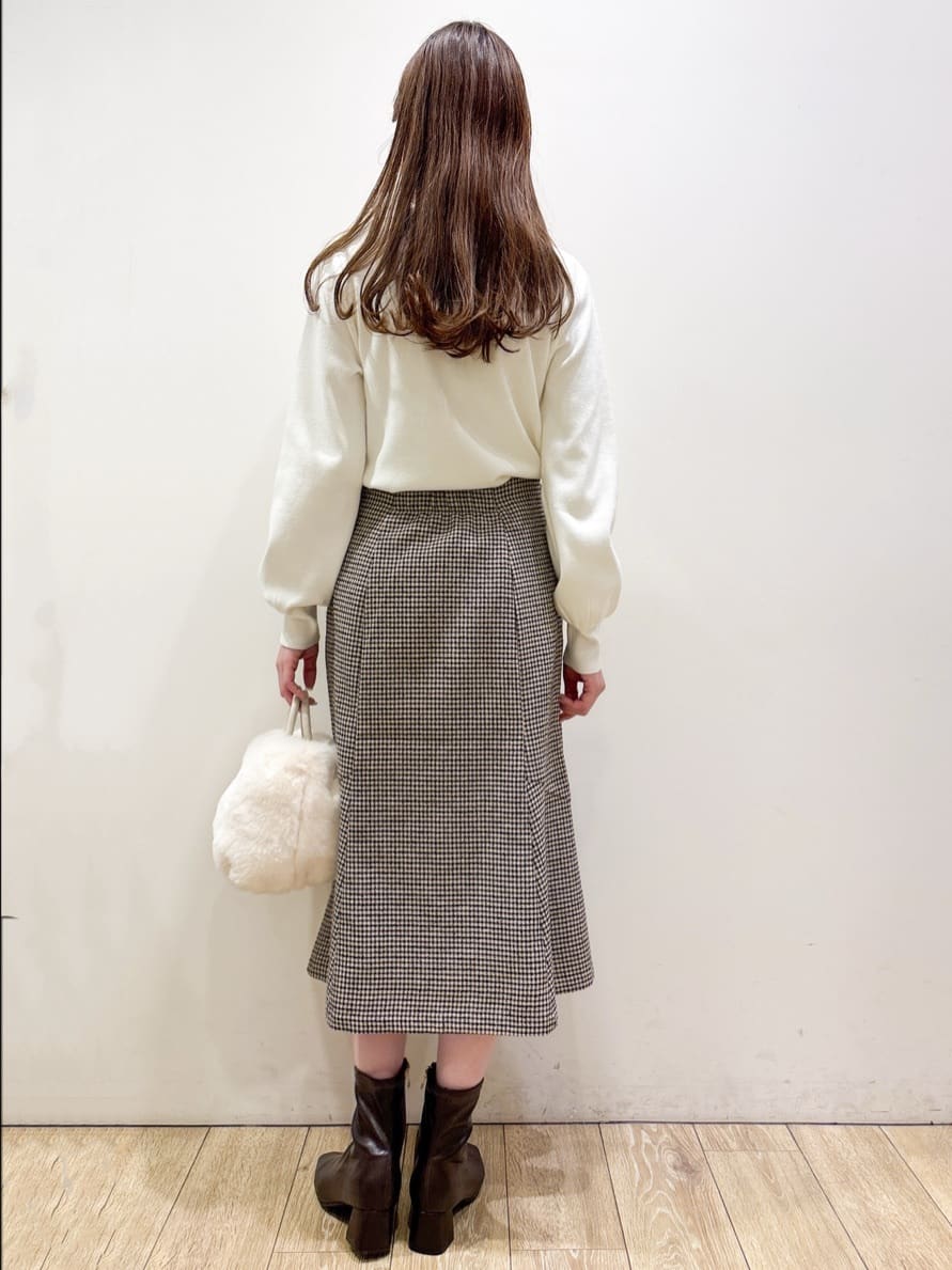 ayaさんの「index｜ラメスカラップビジューデザインニット【洗濯機OK】《6col／S～LL》」を使ったコーディネート