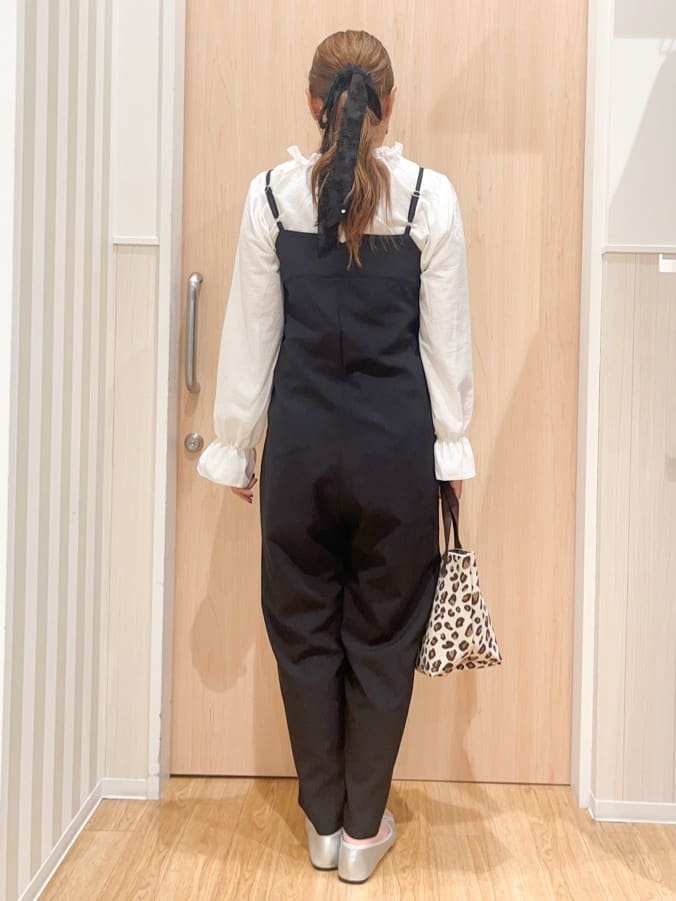 natsumiさんの「SHOO･LA･RUE｜【S-LL】大人カジュアルに ベアトップ風 キャミサロペット」を使ったコーディネート