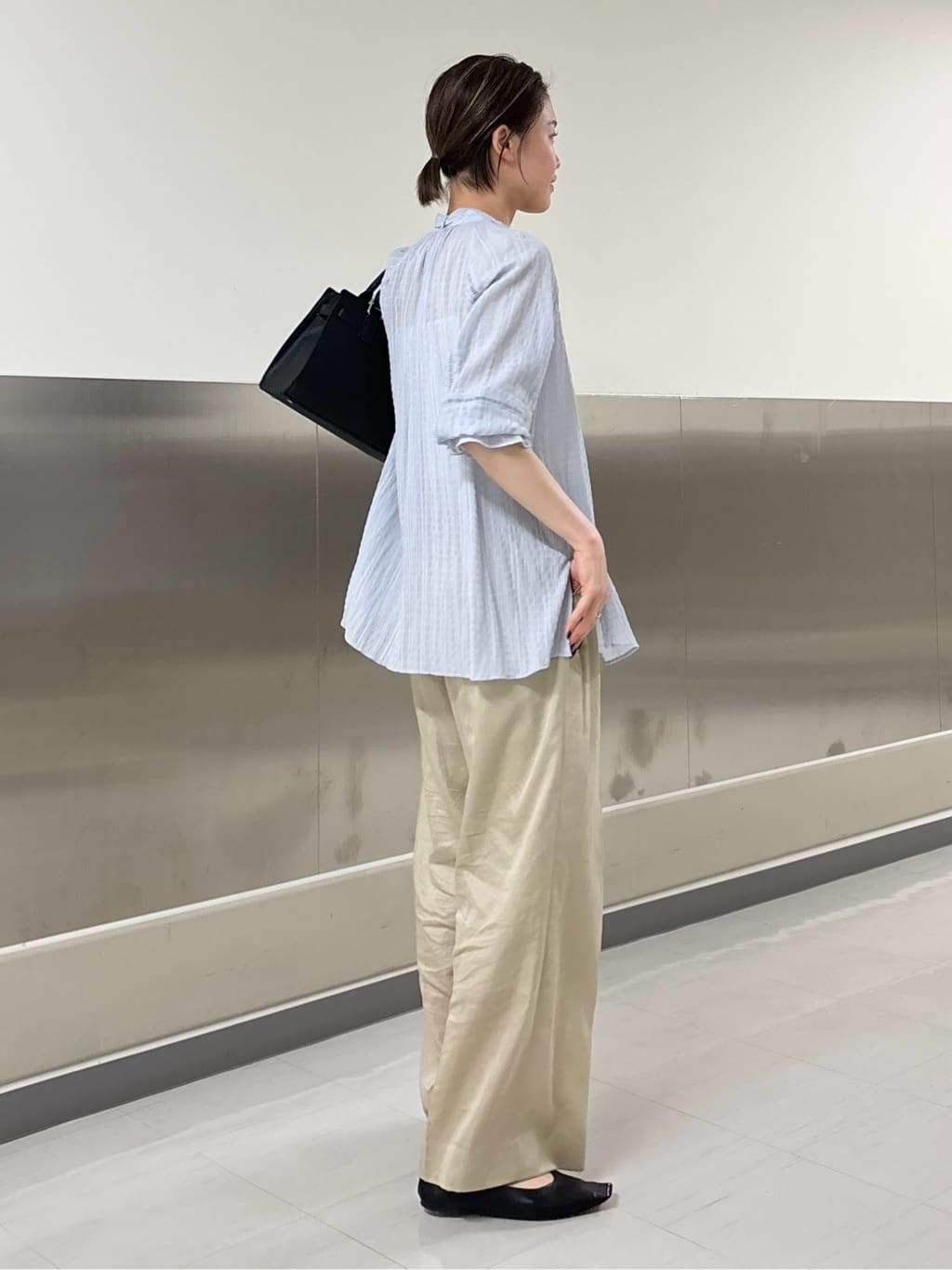 kanaeさんの「INDIVI｜【洗える／シャーリング素材】ボリューム袖エアリーブラウス」を使ったコーディネート