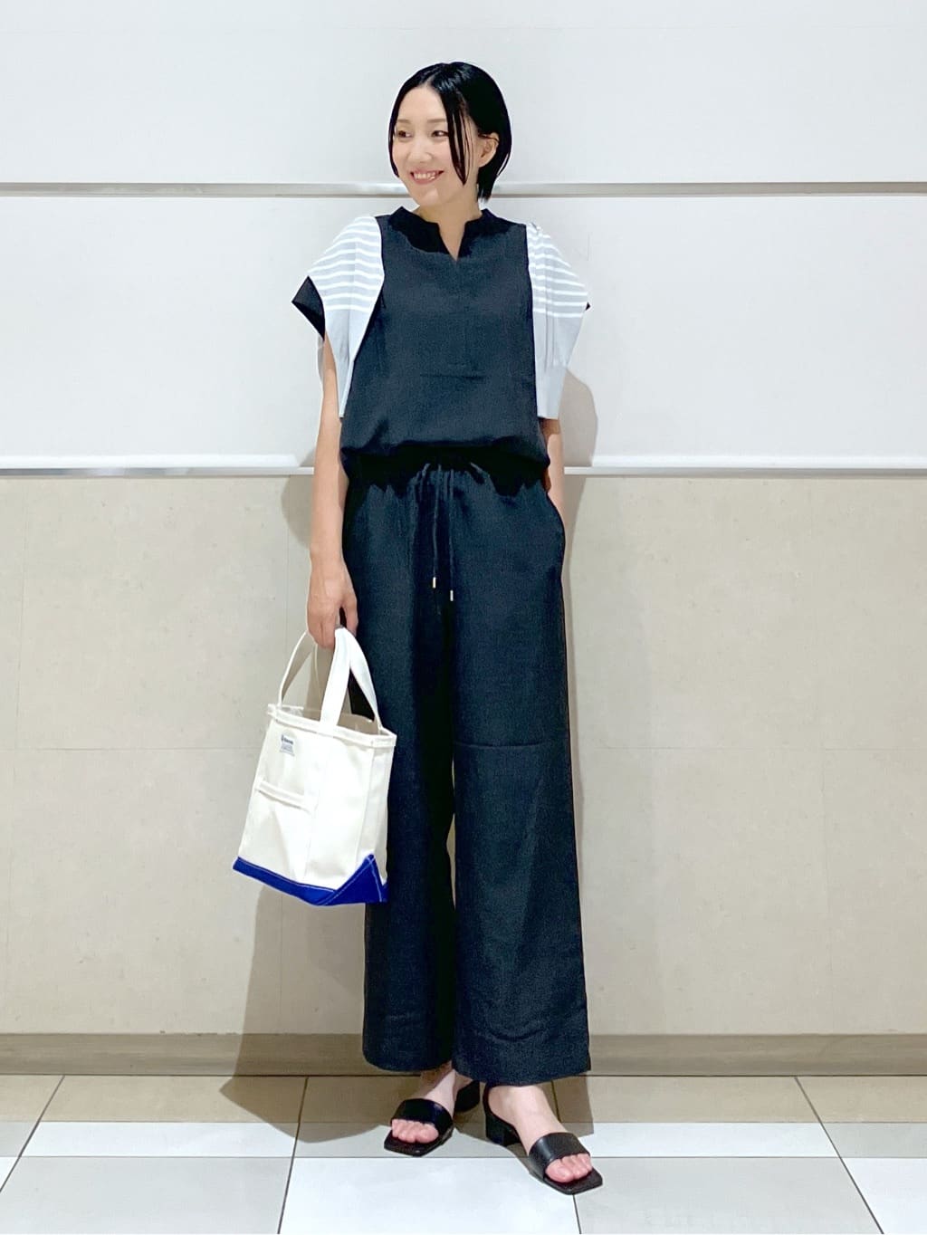 eriko さんの「Dessin｜【2点セット/ウエストゴム/洗える】スキッパ―シャツ＆ストレートパンツセット」を使ったコーディネート