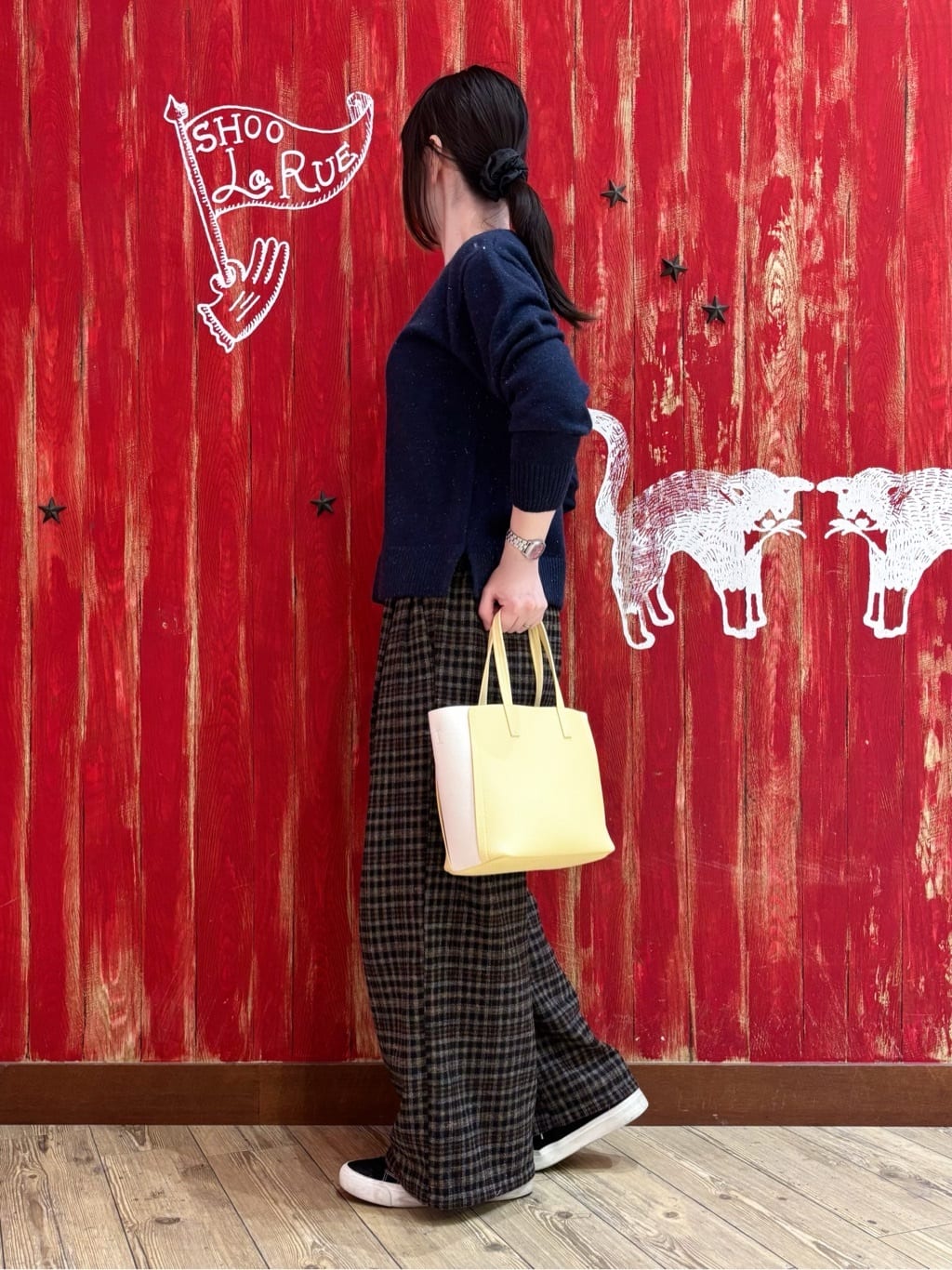 マエDさんの「SHOO･LA･RUE｜【S-LL/洗濯機可】さりげないラメが上品　クルーネックニット」を使ったコーディネート