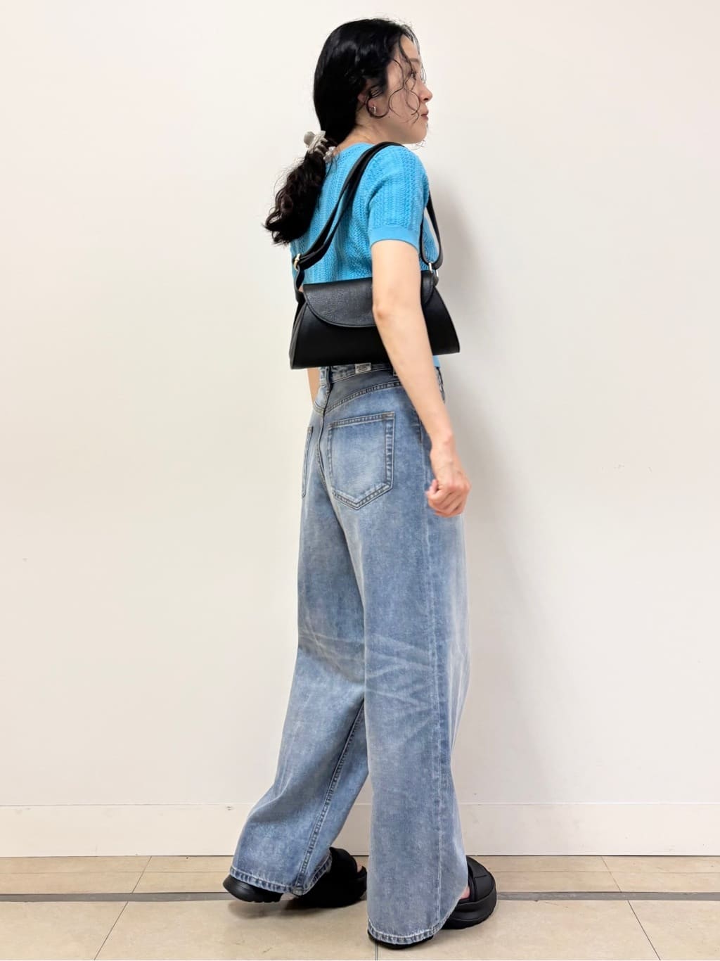 YOKOTAさんの「DRESSTERIOR｜ヴィンテージ加工ワイドデニムパンツ」を使ったコーディネート
