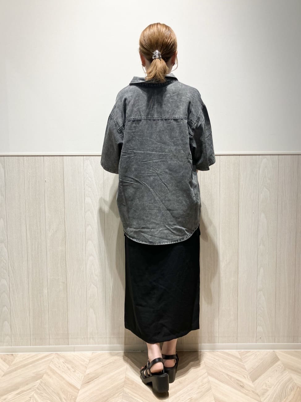 shokoさんの「SHOO･LA･RUE｜【S-LL】大人のきれいめカジュアルに 麻調カーゴナロースカート」を使ったコーディネート