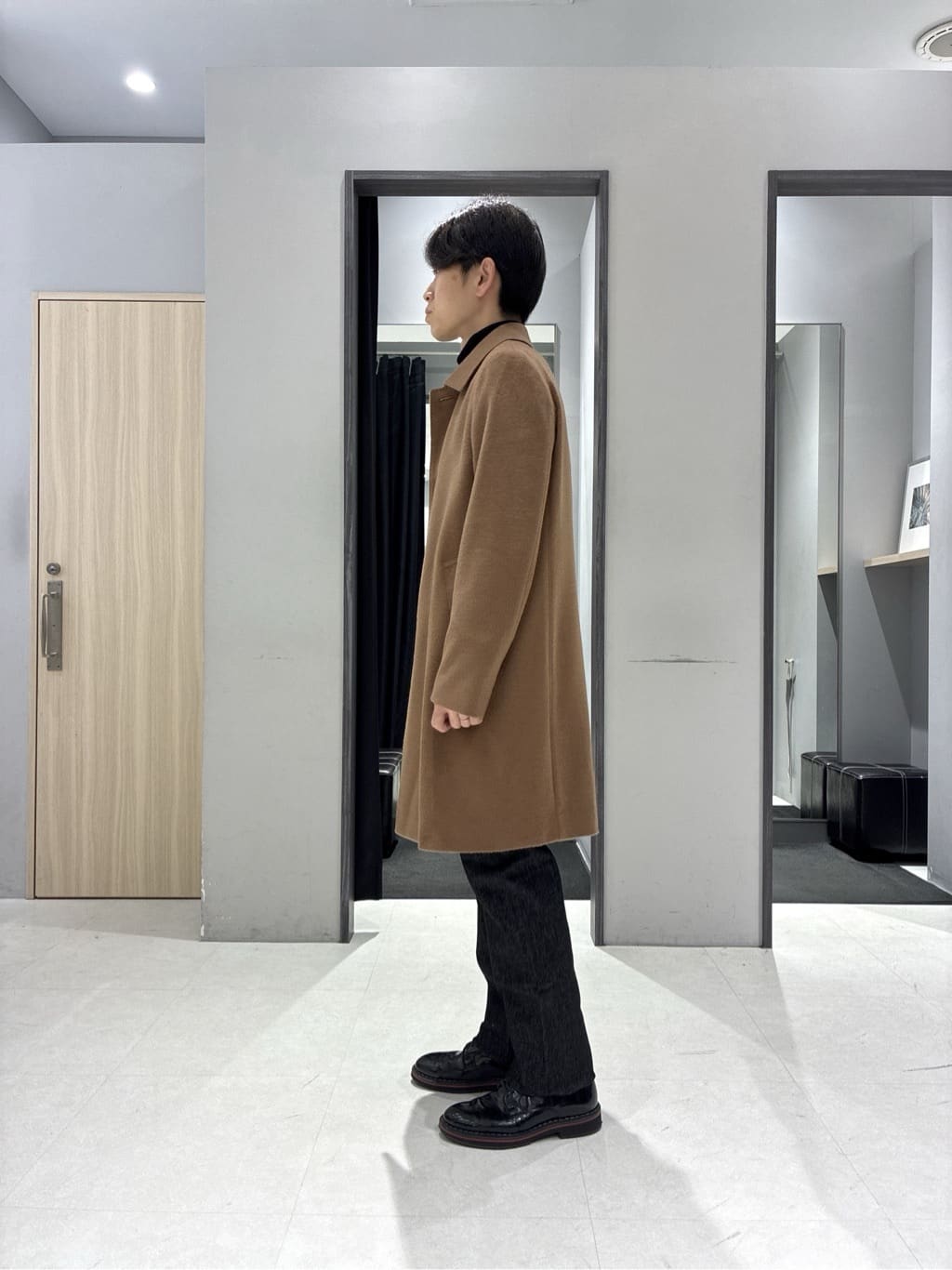 わいずみさんの「TAKEO KIKUCHI｜カシミヤブレンド ビーバー調ステンカラーコート」を使ったコーディネート
