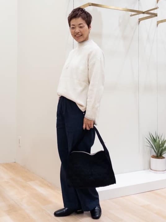 シュウコさんの「grove｜【洗える】ふんわりウール混オーバーサイズニット」を使ったコーディネート