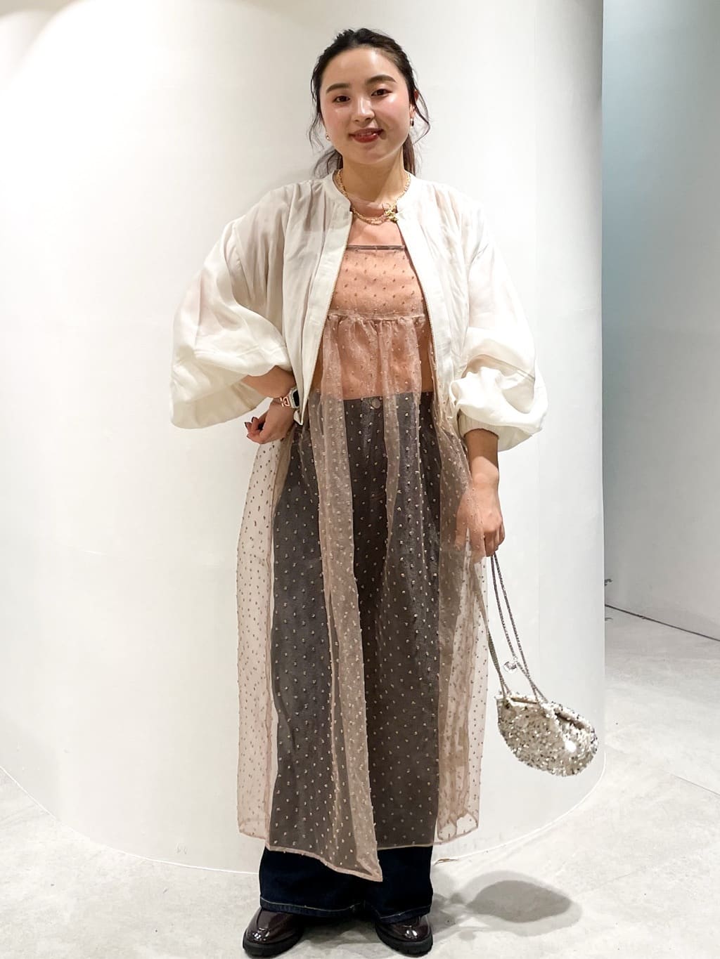 かりんさんの「OPAQUE.CLIP｜シアーランタンスリーブブルゾン【洗濯機洗い可】」を使ったコーディネート