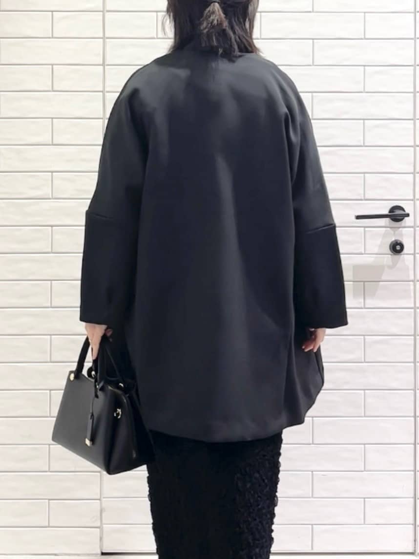 しおりさんの「OPAQUE.CLIP｜フォルムスリーブミドルコート【洗濯機OK】」を使ったコーディネート