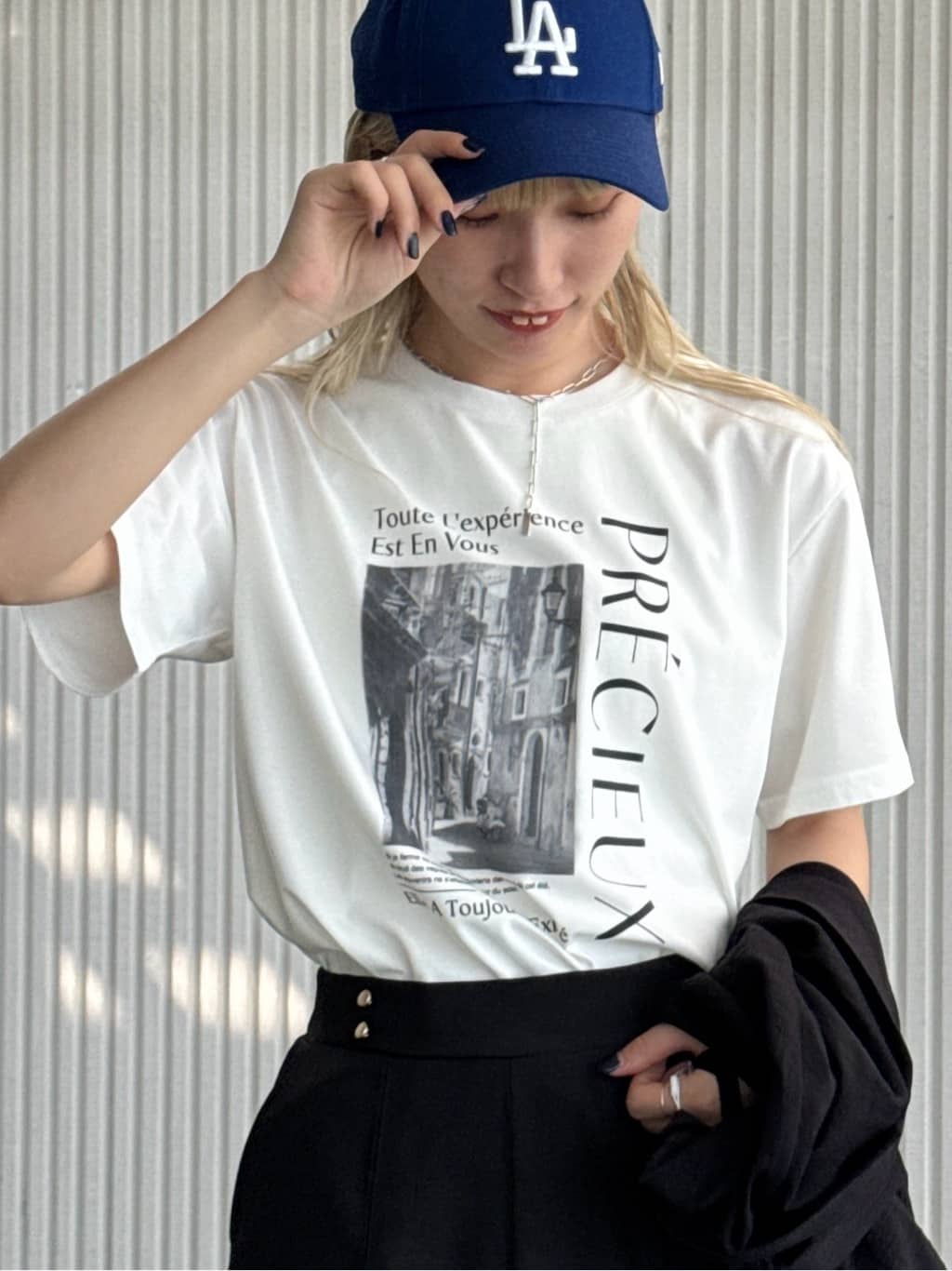 omaさんの「THE SHOP TK｜フォトアソートTシャツ【接触冷感/UV/毛玉になりにくい/洗濯機OK】」を使ったコーディネート