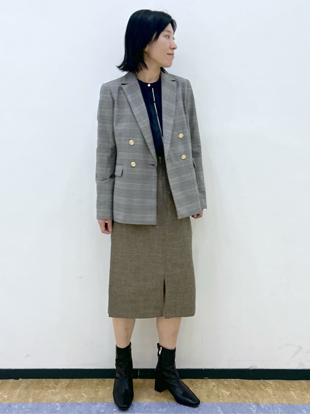 su.さんの「index｜タックデザインバンドカラーブラウス【洗濯機OK】」を使ったコーディネート