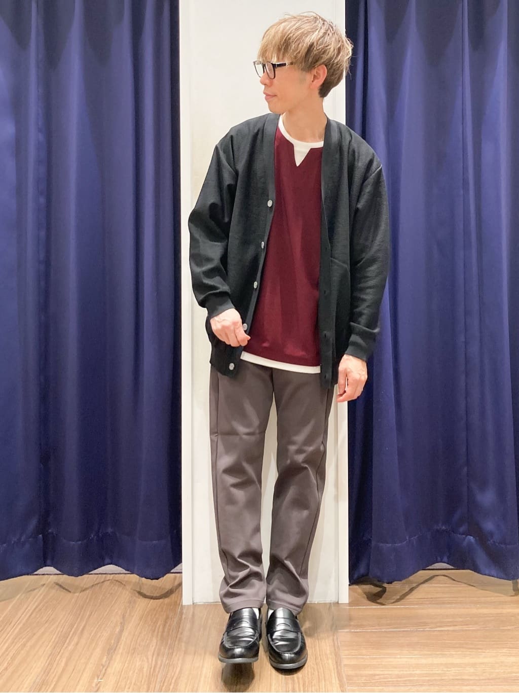 つーじーさんの「THE SHOP TK｜【季節の変わり目に活躍】ニットカーディガン 選べる2デザイン(柄&無地)/洗濯機OK」を使ったコーディネート