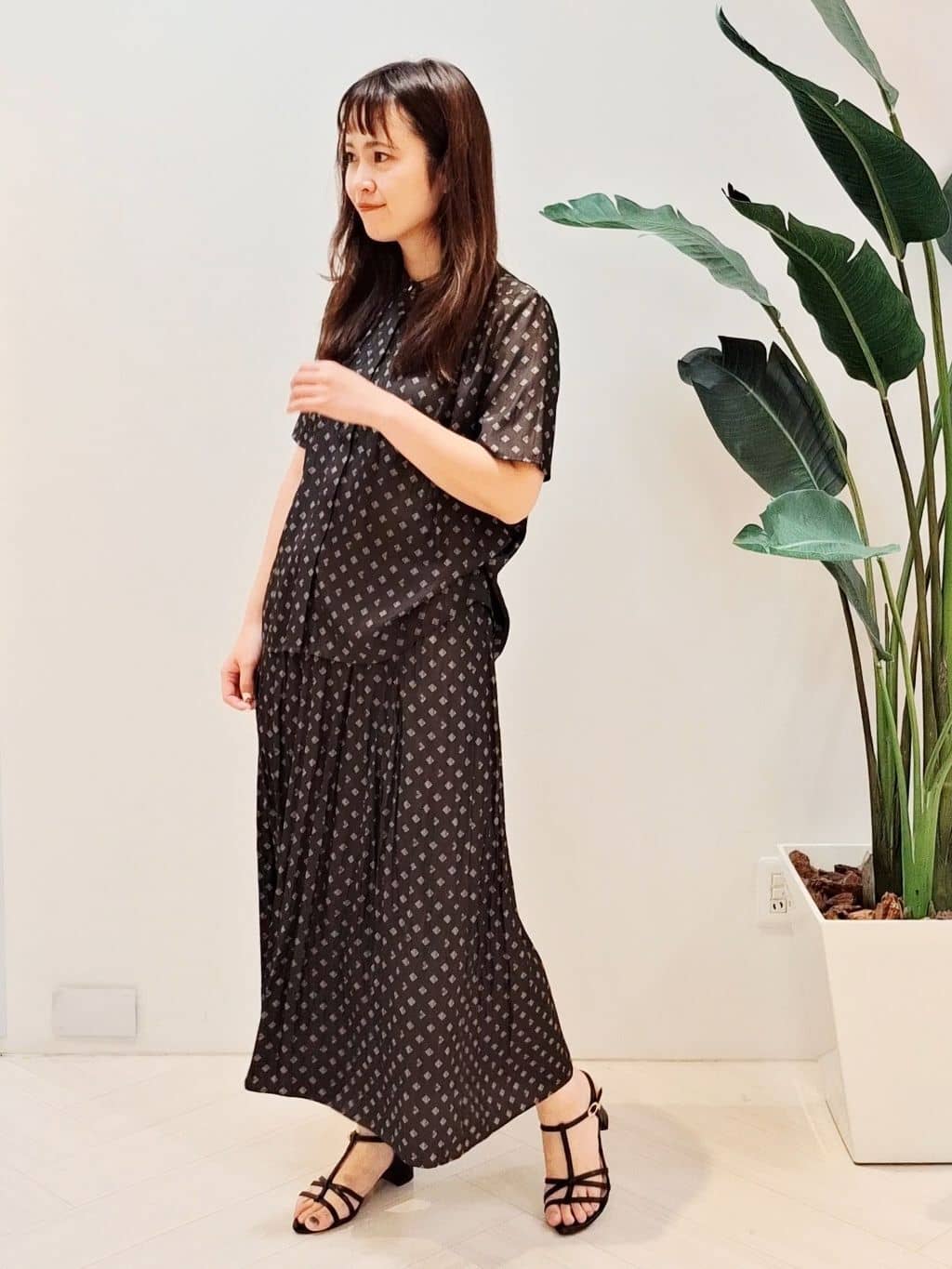 YuKaRiさんの「UNTITLED｜【セットアップ可/リラクシー/通勤】スクエアジオメ柄ブラウス」を使ったコーディネート