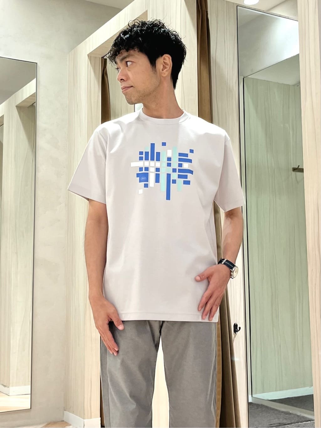 URAさんの「TAKEO KIKUCHI｜【Made in JAPAN】播州織 ストレッチ パンツ」を使ったコーディネート