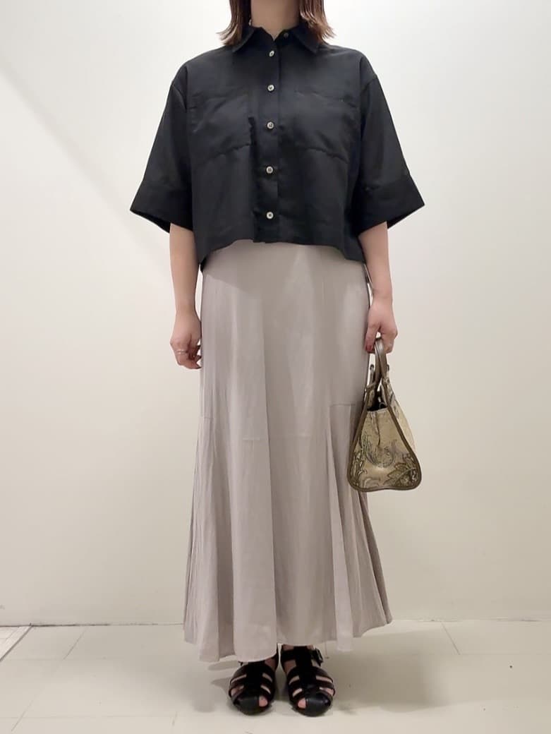 YUIさんの「UNTITLED｜【前開き/洗える】ショート丈シアーシャツ」を使ったコーディネート