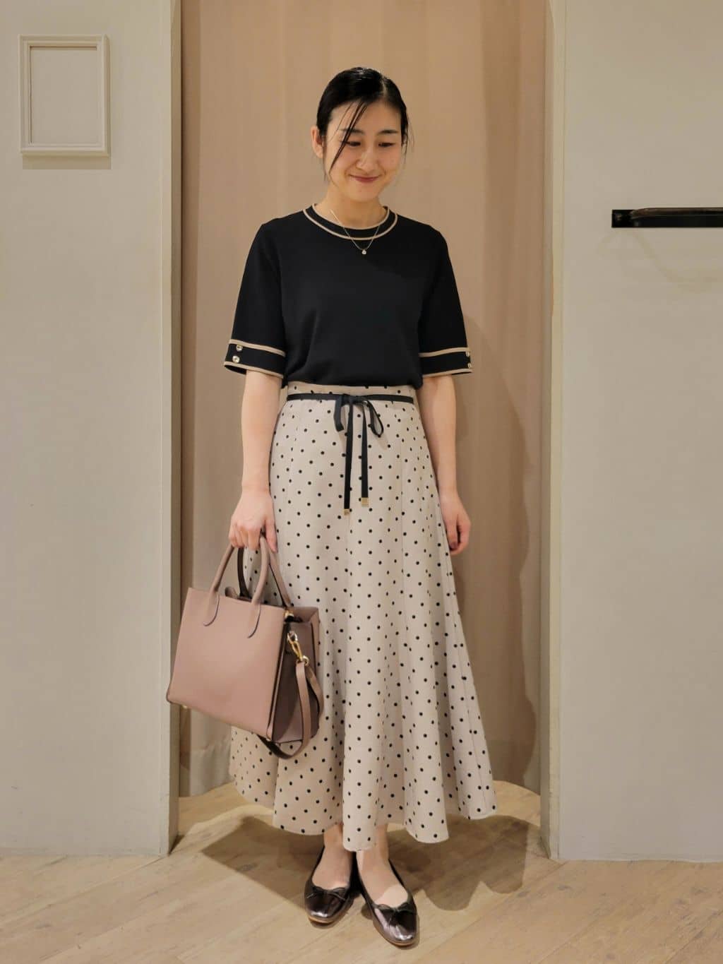 いそさんの「grove｜ドットで華やぐ　軽やかマーメイドスカート」を使ったコーディネート